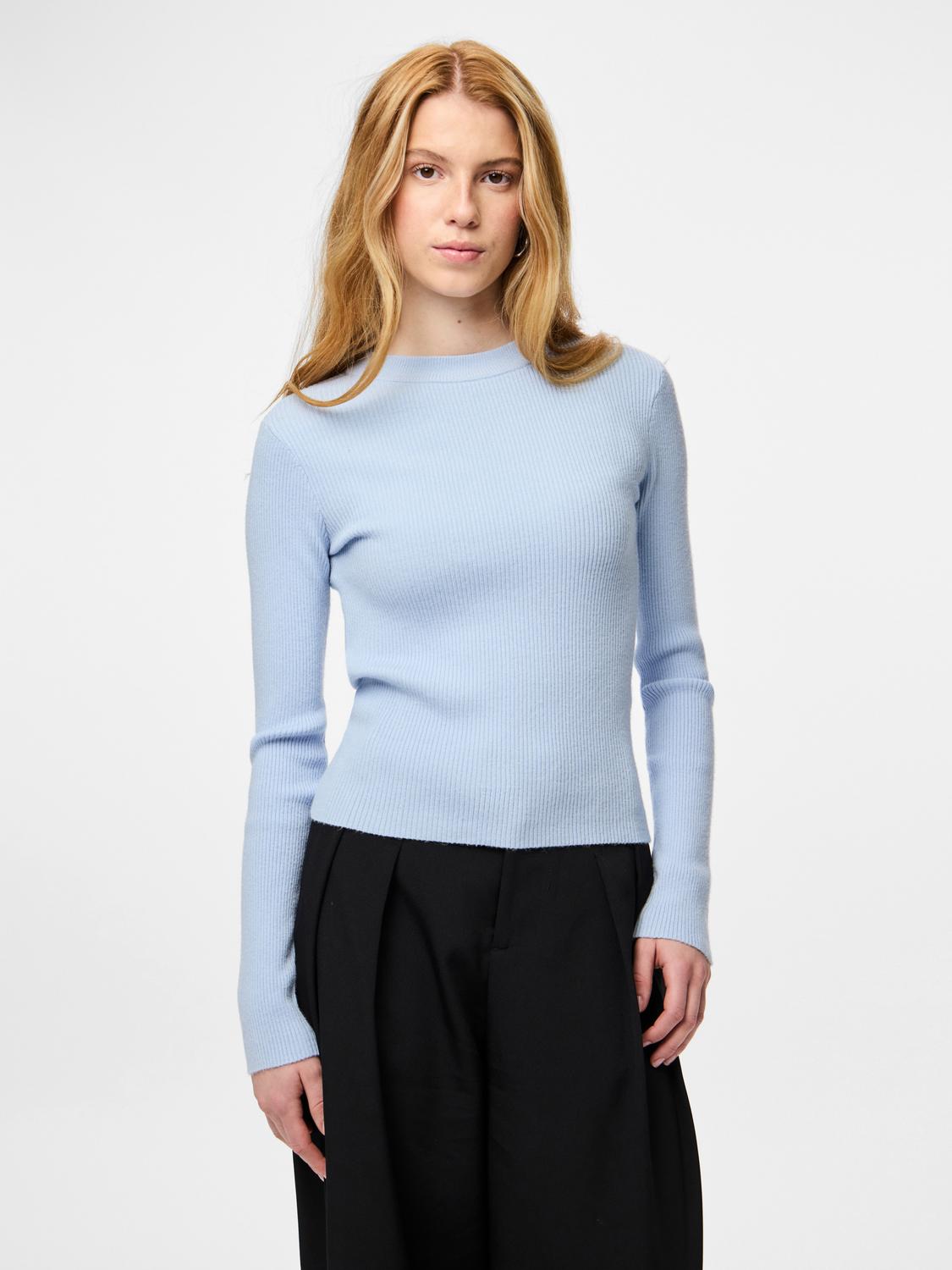 model_shot-front